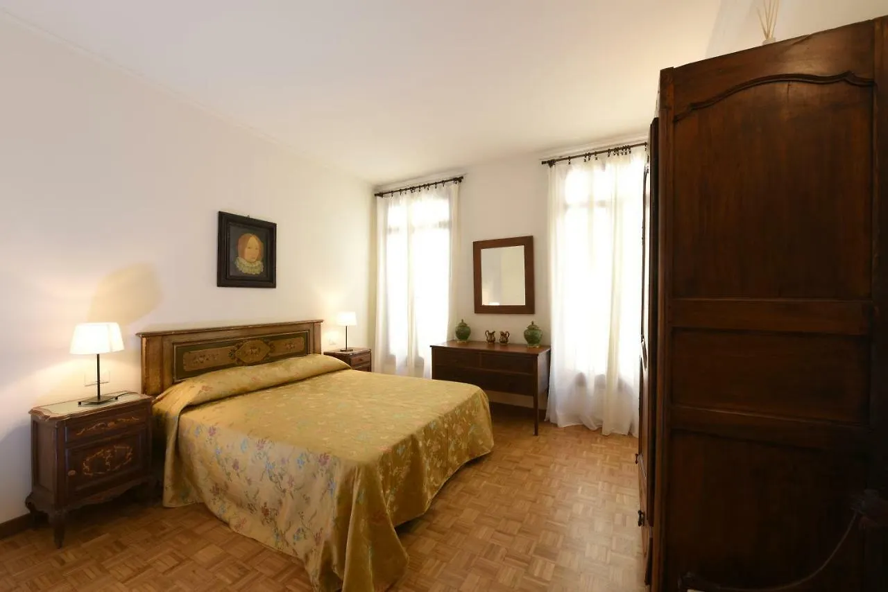 Le Due Corone Bed & Breakfast Venice 2*,  Italy