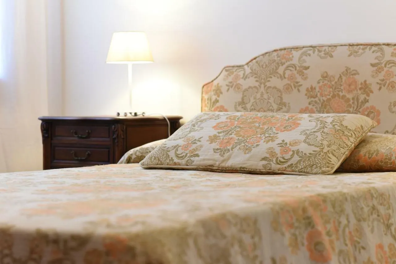Le Due Corone Bed & Breakfast Venice Italy
